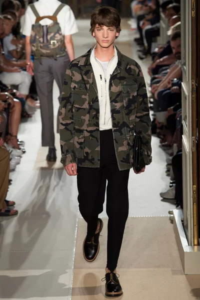 Look 10